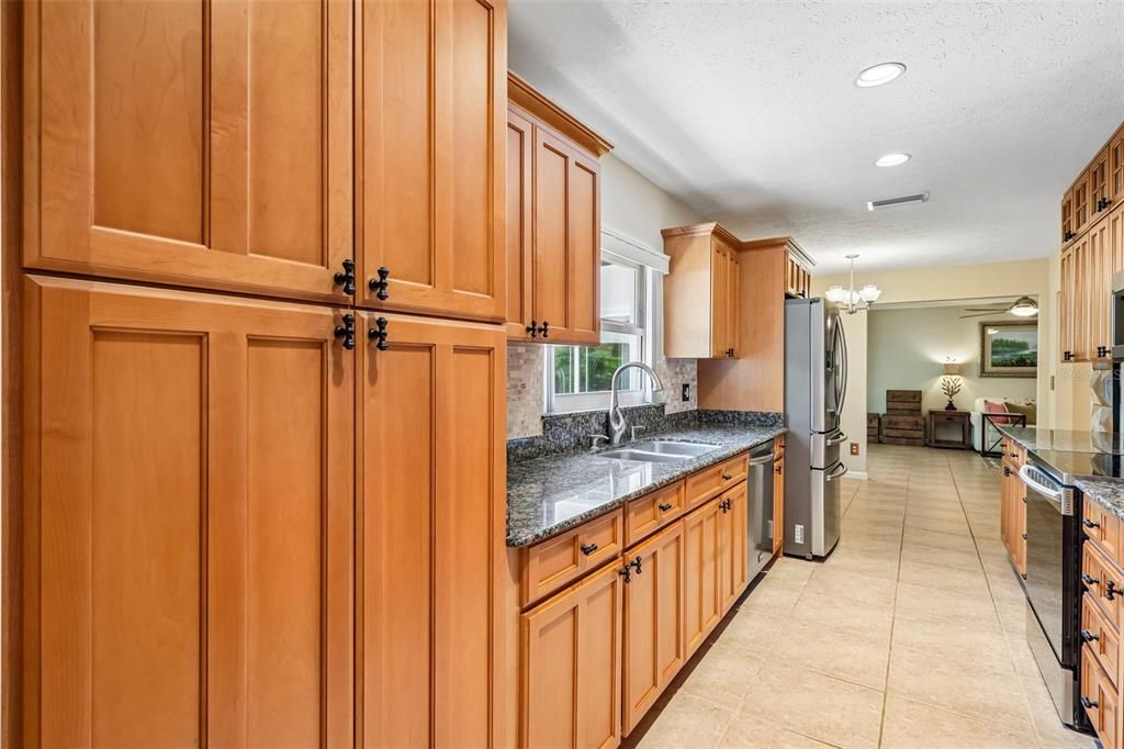 Activo con contrato: $599,000 (4 camas, 2 baños, 2168 Pies cuadrados)