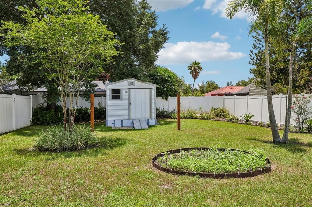 Activo con contrato: $599,000 (4 camas, 2 baños, 2168 Pies cuadrados)