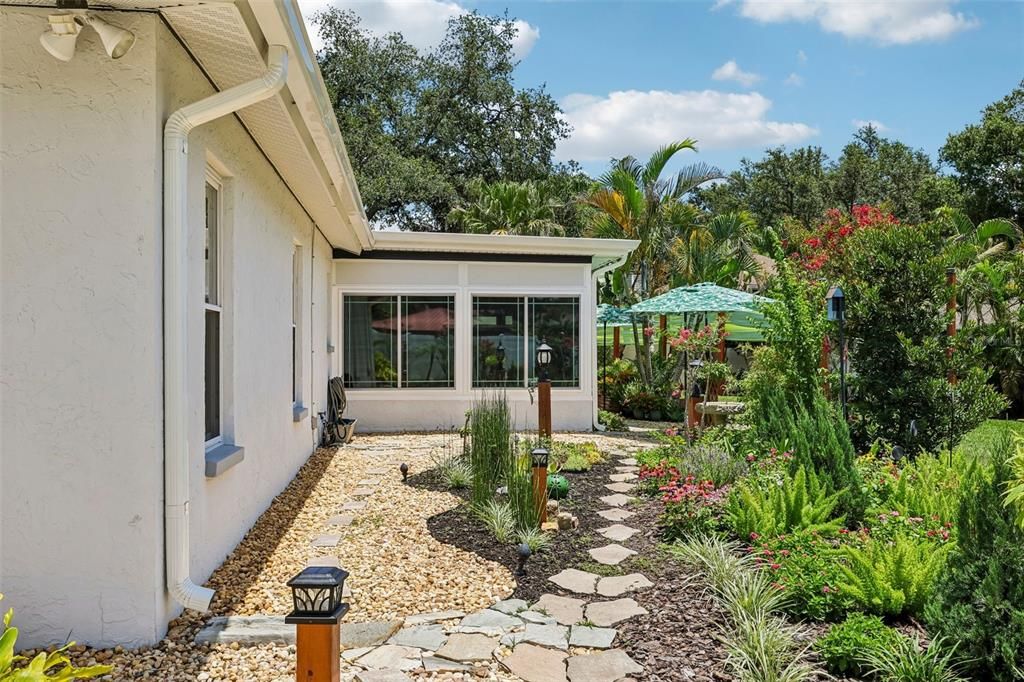 Activo con contrato: $599,000 (4 camas, 2 baños, 2168 Pies cuadrados)