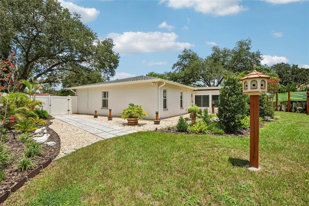 Activo con contrato: $599,000 (4 camas, 2 baños, 2168 Pies cuadrados)