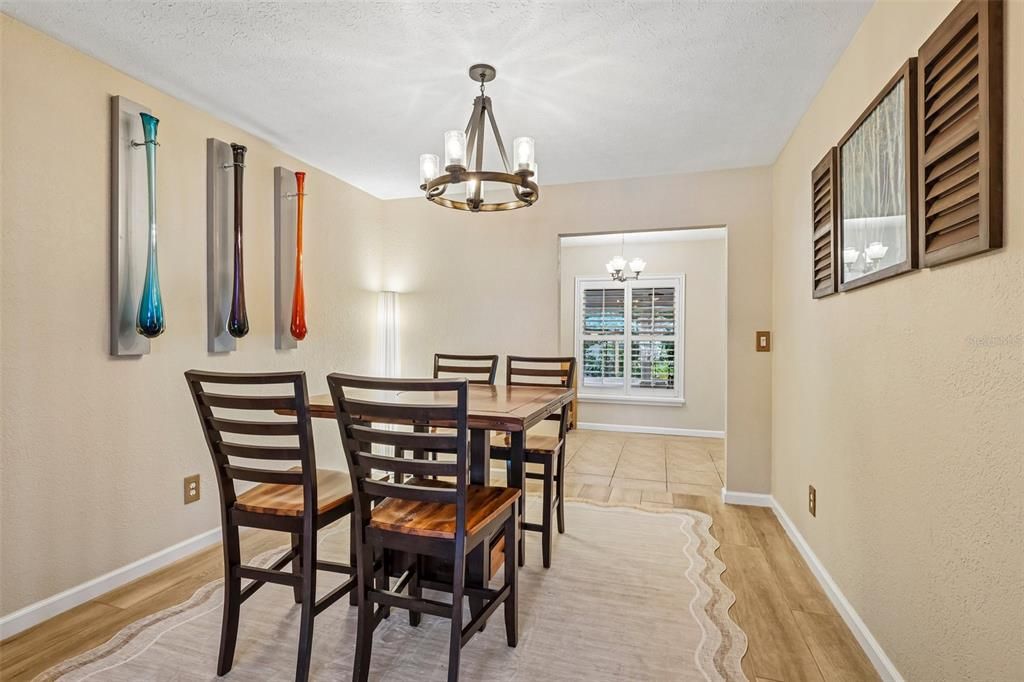 Activo con contrato: $599,000 (4 camas, 2 baños, 2168 Pies cuadrados)
