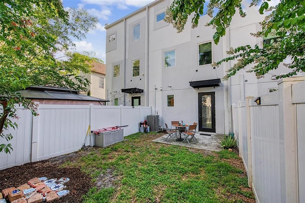 For Sale: $525,000 (3 beds, 3 baths, 1459 Square Feet)
