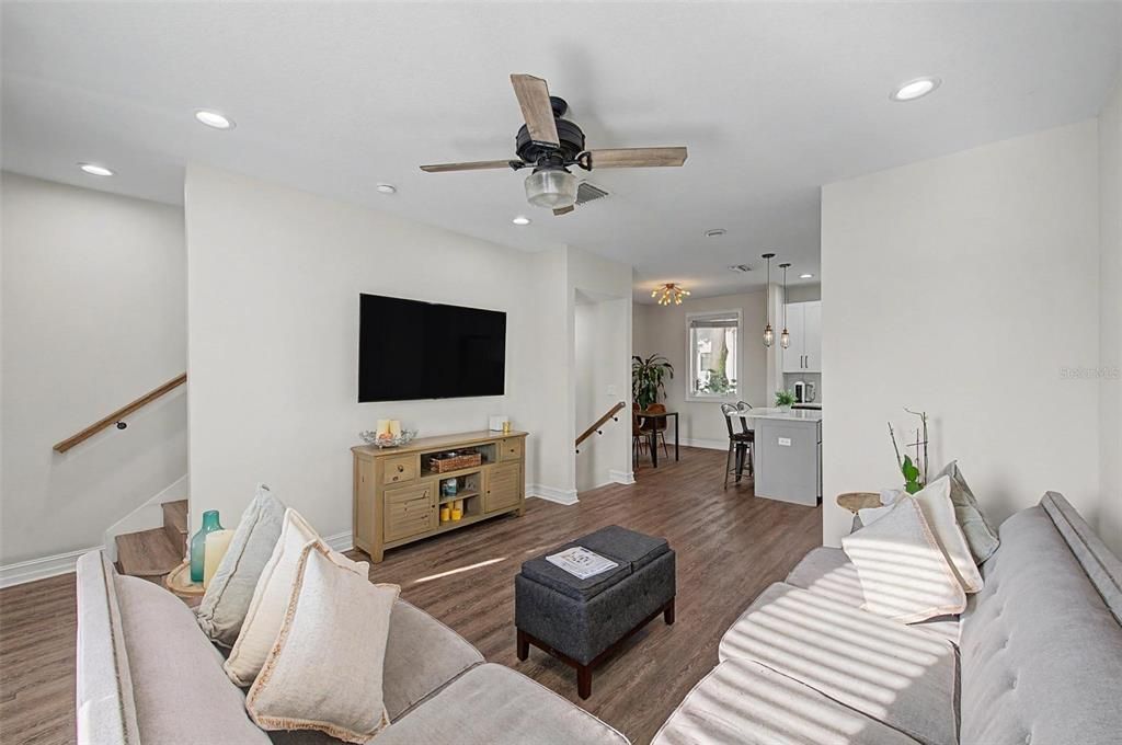 For Sale: $525,000 (3 beds, 3 baths, 1459 Square Feet)