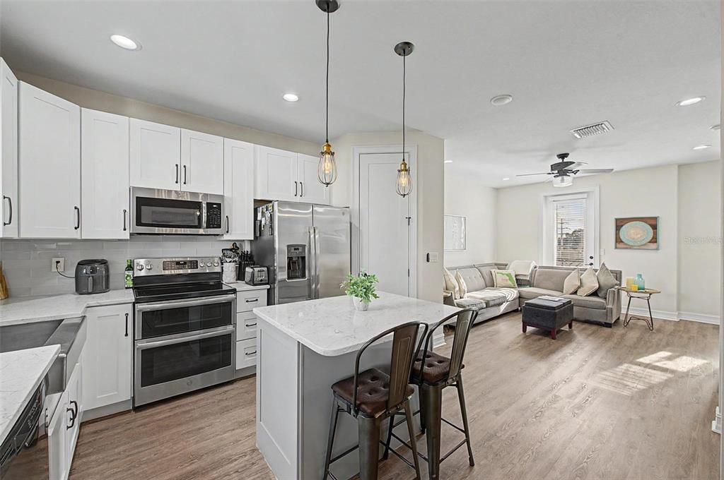For Sale: $525,000 (3 beds, 3 baths, 1459 Square Feet)