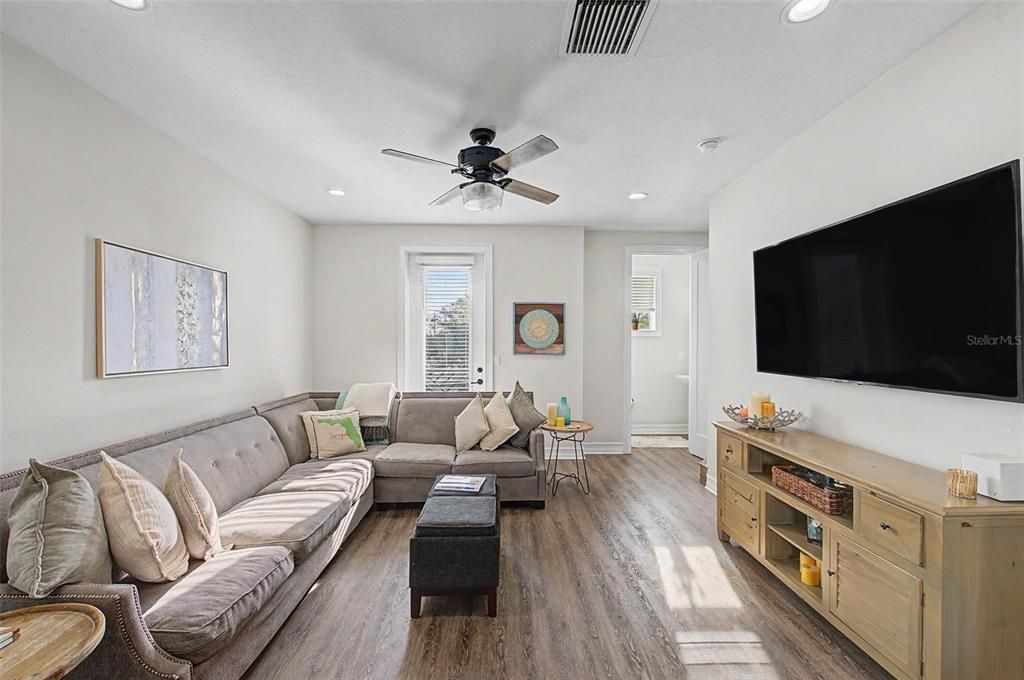 For Sale: $525,000 (3 beds, 3 baths, 1459 Square Feet)