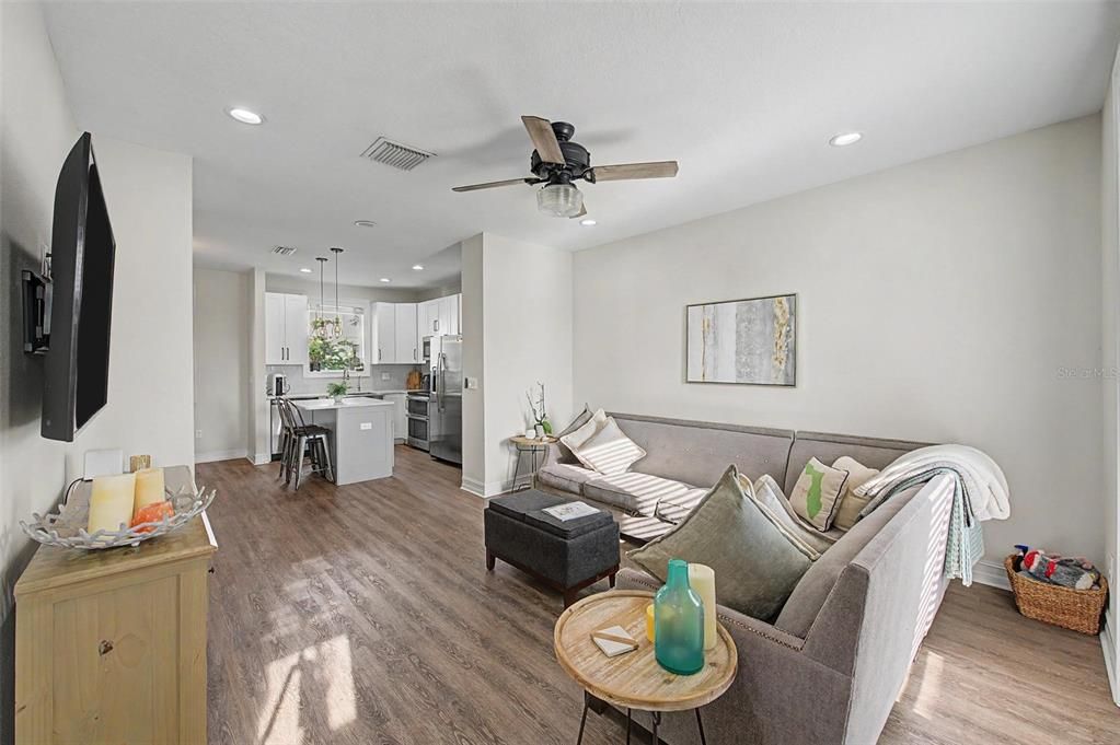 For Sale: $525,000 (3 beds, 3 baths, 1459 Square Feet)