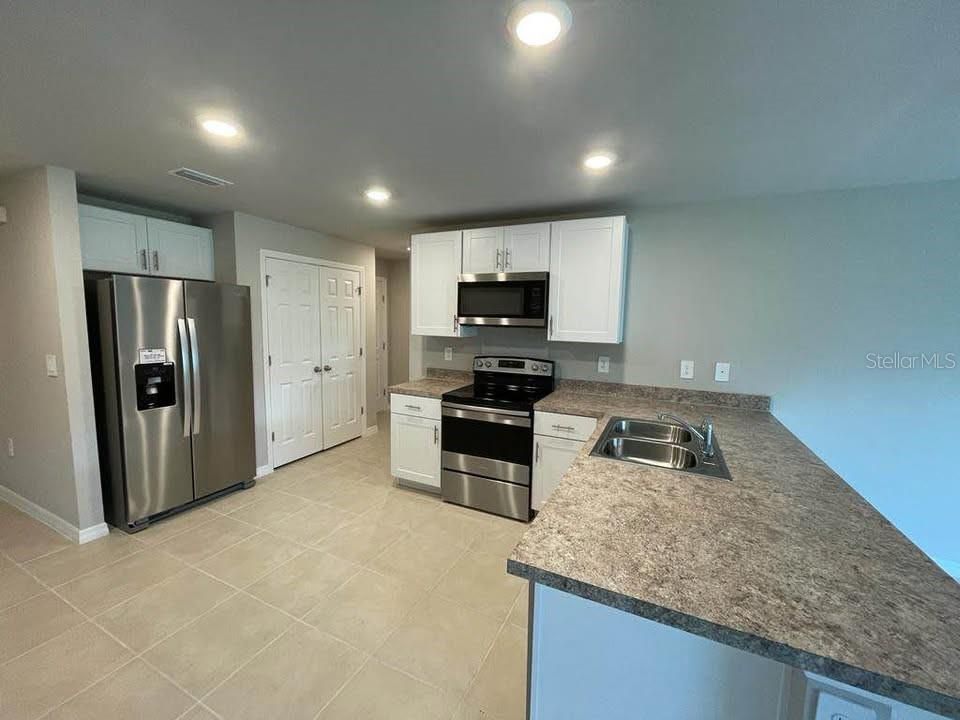 For Rent: $1,980 (3 beds, 2 baths, 1400 Square Feet)