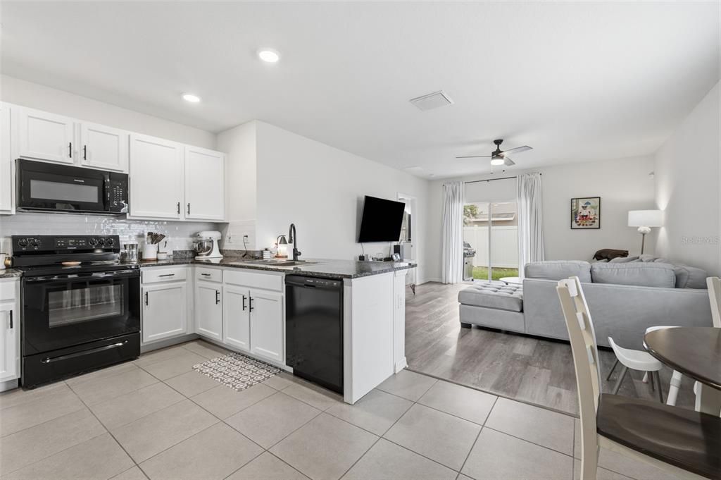 For Rent: $2,500 (3 beds, 2 baths, 1546 Square Feet)