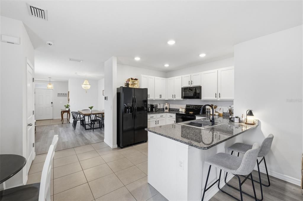 For Rent: $2,500 (3 beds, 2 baths, 1546 Square Feet)