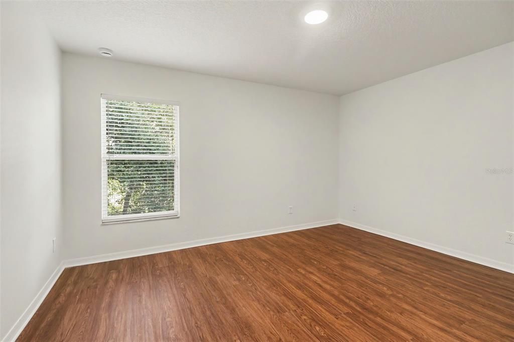 For Sale: $474,900 (5 beds, 2 baths, 3040 Square Feet)