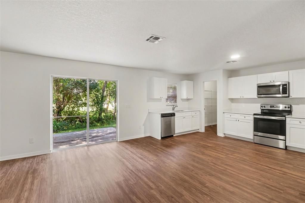 For Sale: $474,900 (5 beds, 2 baths, 3040 Square Feet)