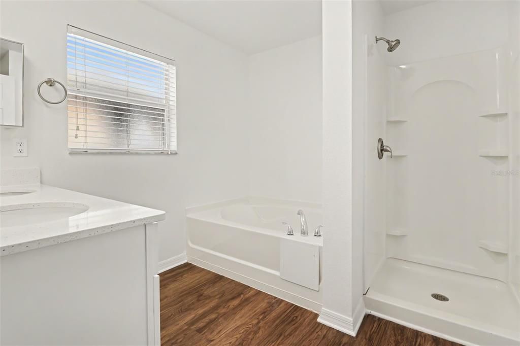 For Sale: $474,900 (5 beds, 2 baths, 3040 Square Feet)