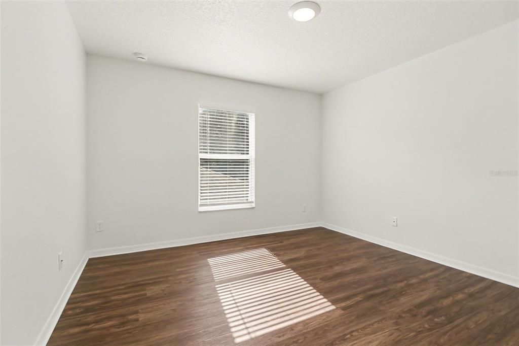 For Sale: $474,900 (5 beds, 2 baths, 3040 Square Feet)