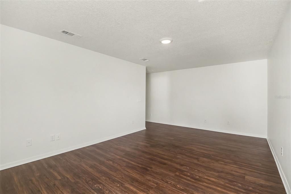 For Sale: $474,900 (5 beds, 2 baths, 3040 Square Feet)