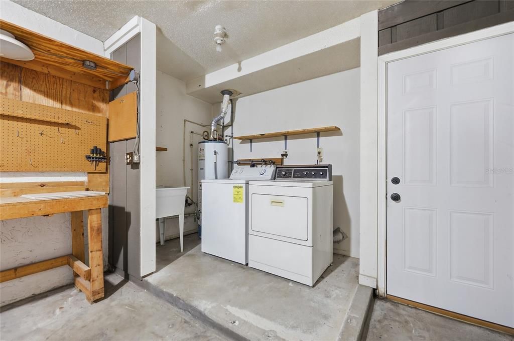 На продажу: $339,900 (2 спален, 2 ванн, 1268 Квадратных фут)