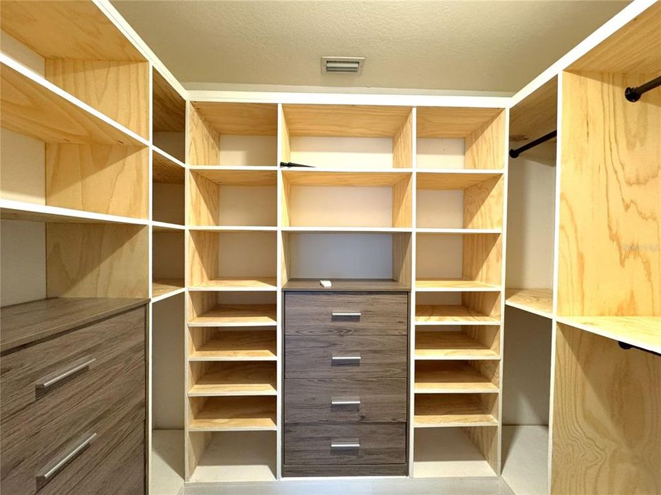 For Rent: $1,700 (2 beds, 2 baths, 1446 Square Feet)