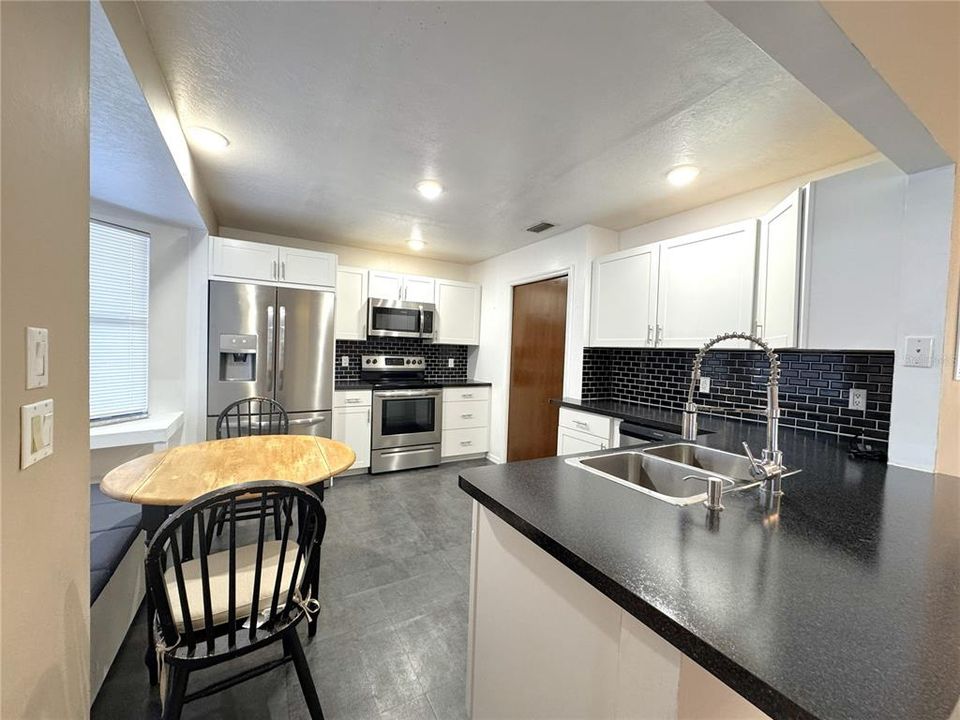 For Rent: $1,700 (2 beds, 2 baths, 1446 Square Feet)