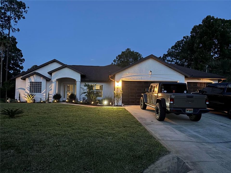 For Sale: $389,900 (4 beds, 2 baths, 1820 Square Feet)
