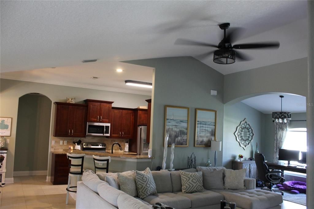 For Sale: $389,900 (4 beds, 2 baths, 1820 Square Feet)
