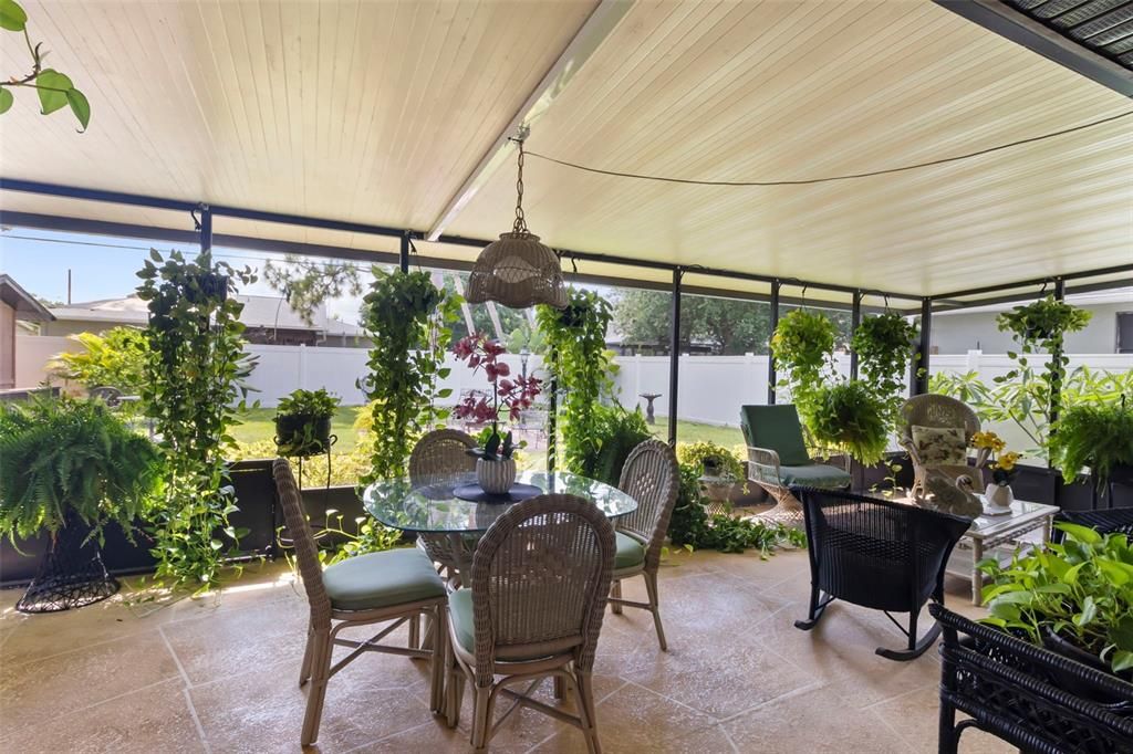 Activo con contrato: $239,500 (2 camas, 2 baños, 1413 Pies cuadrados)