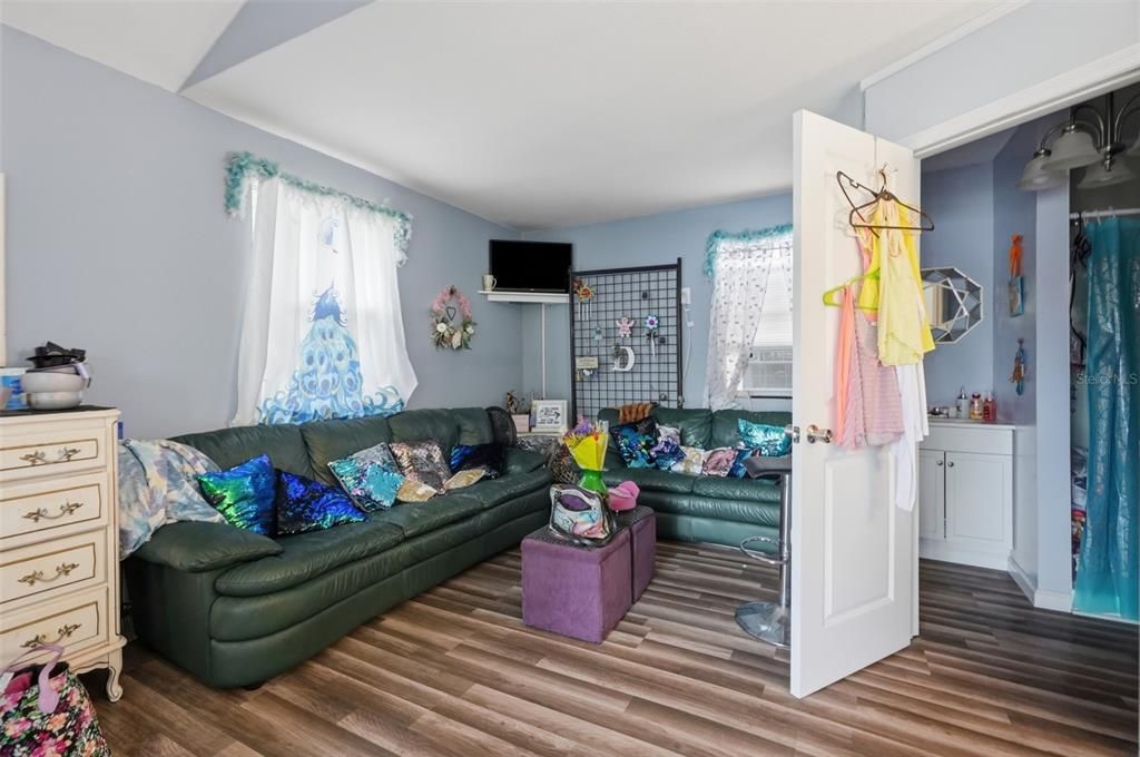 En Venta: $320,000 (2 camas, 1 baños, 1143 Pies cuadrados)