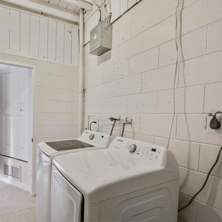 For Sale: $299,650 (3 beds, 2 baths, 1473 Square Feet)