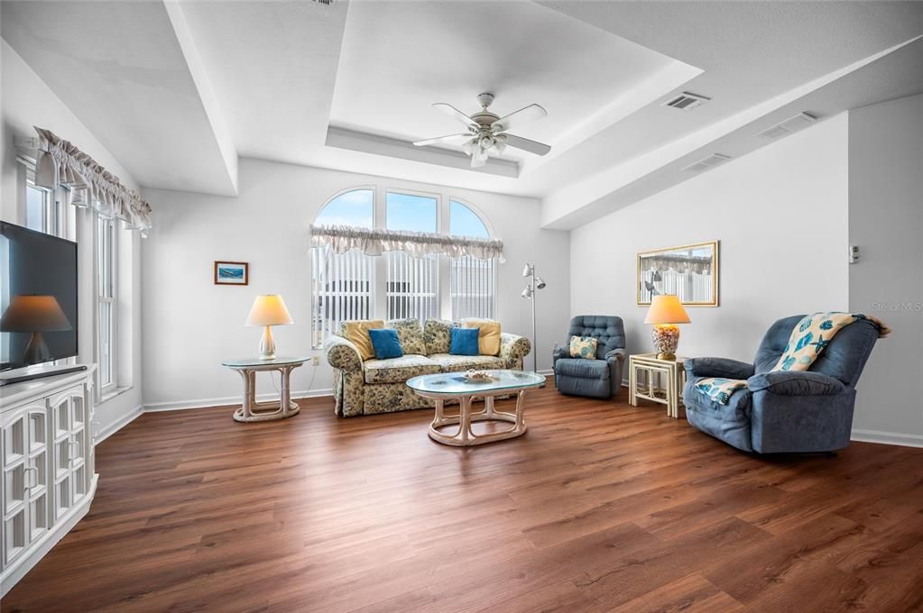For Sale: $225,000 (3 beds, 2 baths, 1566 Square Feet)