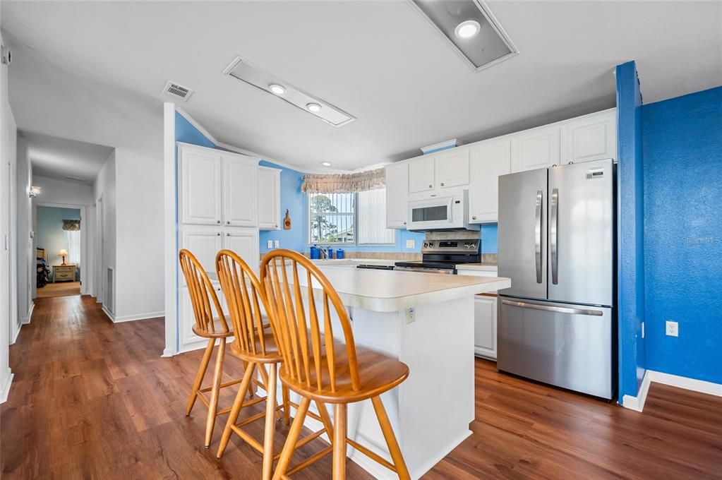 For Sale: $225,000 (3 beds, 2 baths, 1566 Square Feet)