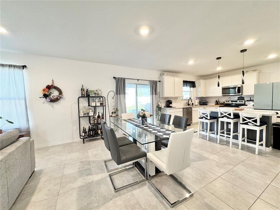 En Venta: $450,000 (4 camas, 2 baños, 2416 Pies cuadrados)