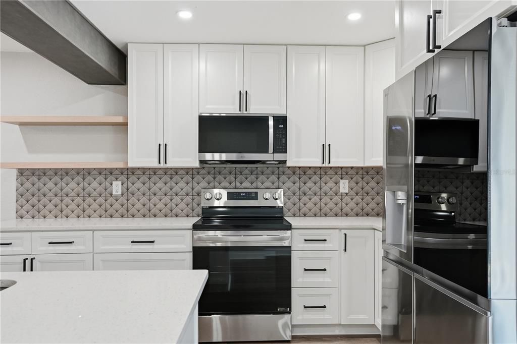 На продажу: $429,000 (4 спален, 2 ванн, 1670 Квадратных фут)