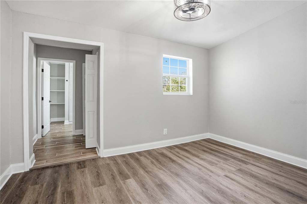 На продажу: $429,000 (4 спален, 2 ванн, 1670 Квадратных фут)