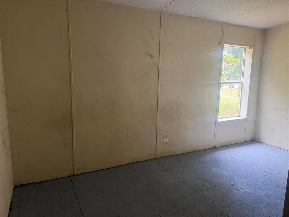 Active With Contract: $159,900 (3 beds, 2 baths, 1152 Square Feet)