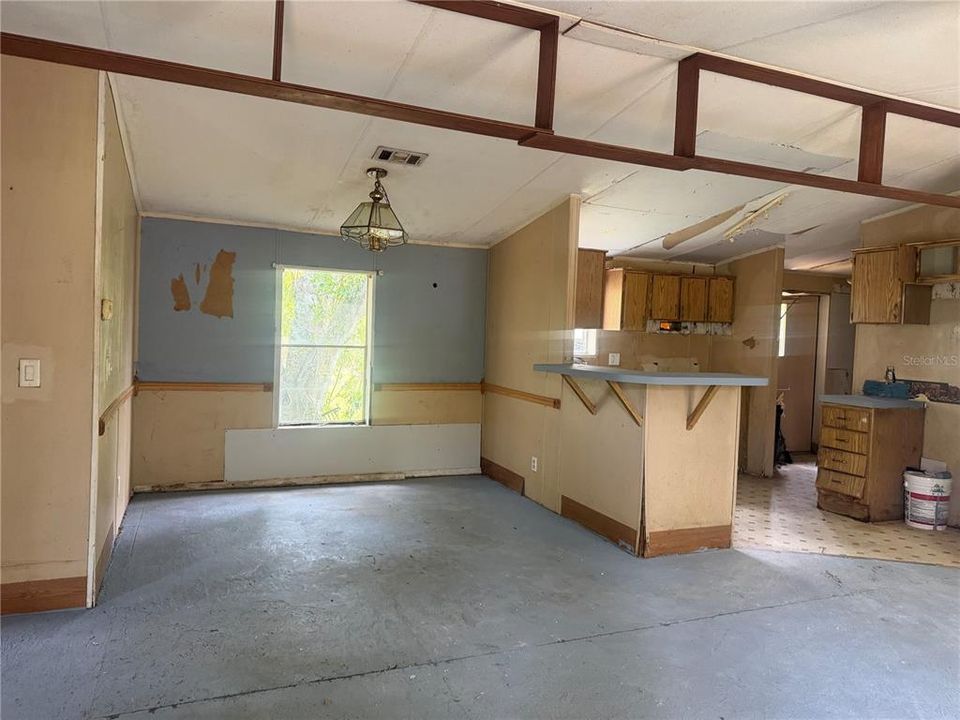 Active With Contract: $159,900 (3 beds, 2 baths, 1152 Square Feet)