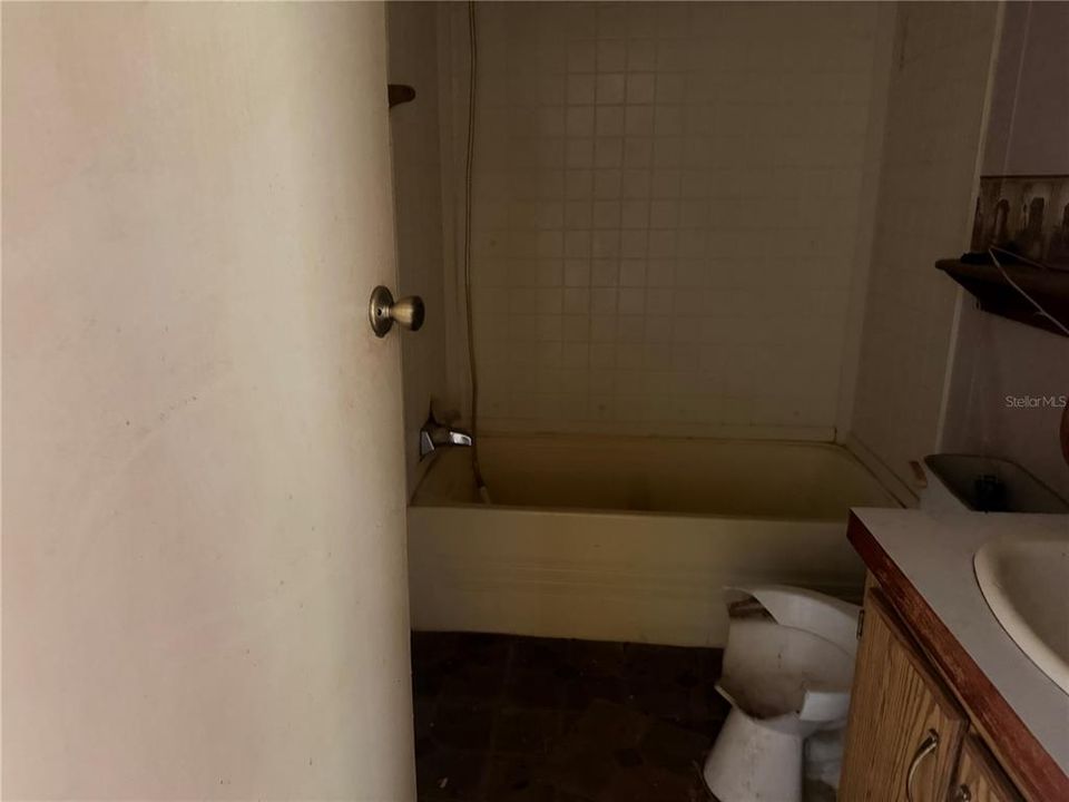 Active With Contract: $159,900 (3 beds, 2 baths, 1152 Square Feet)
