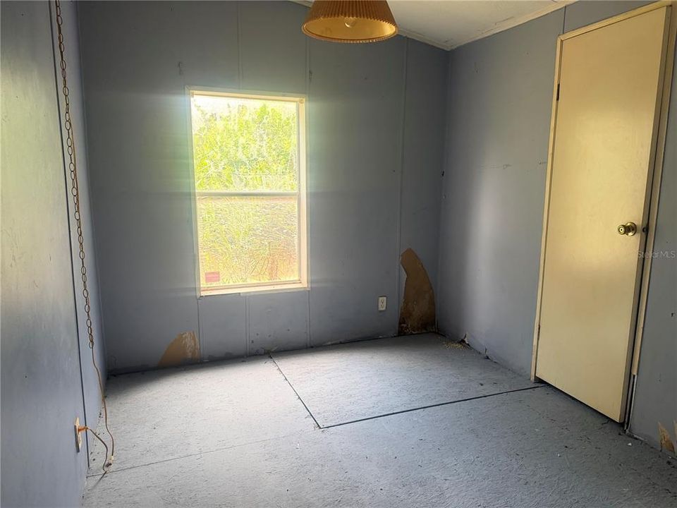 Active With Contract: $159,900 (3 beds, 2 baths, 1152 Square Feet)