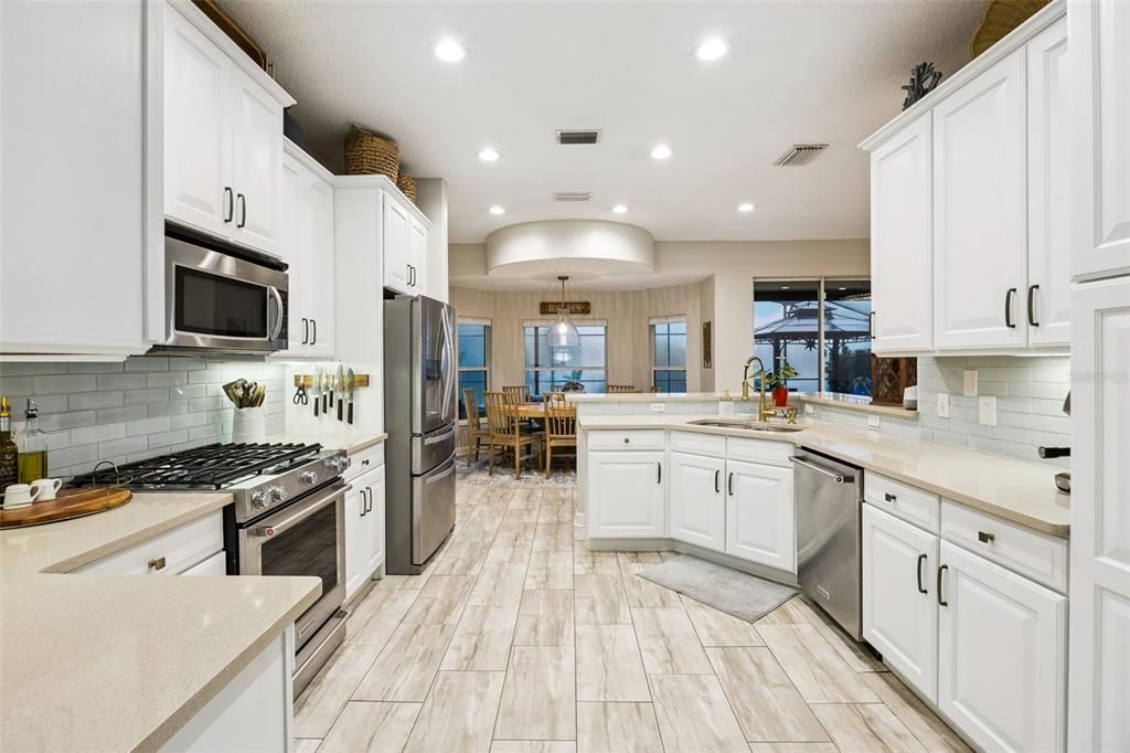 En Venta: $1,050,000 (4 camas, 3 baños, 2863 Pies cuadrados)