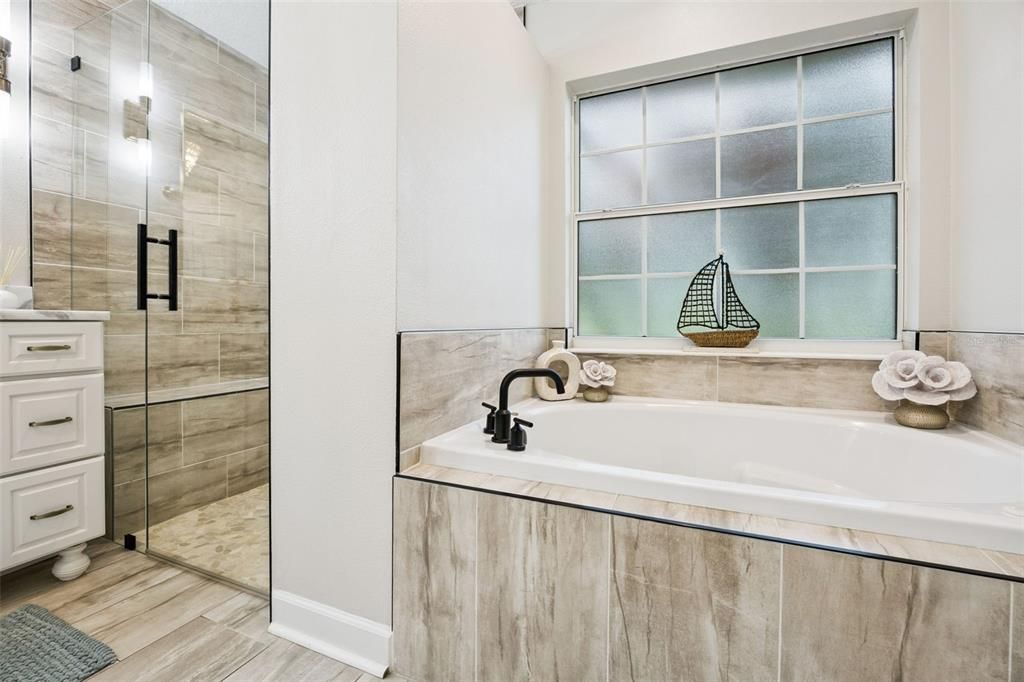 En Venta: $1,050,000 (4 camas, 3 baños, 2863 Pies cuadrados)