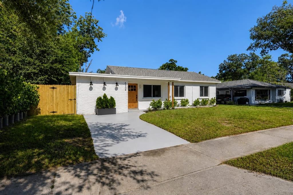 En Venta: $449,000 (4 camas, 2 baños, 1524 Pies cuadrados)