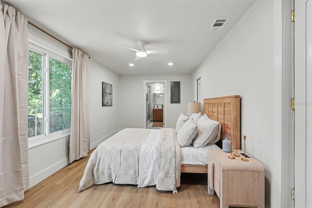En Venta: $449,000 (4 camas, 2 baños, 1524 Pies cuadrados)