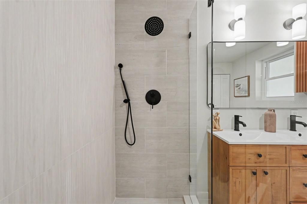 En Venta: $449,000 (4 camas, 2 baños, 1524 Pies cuadrados)