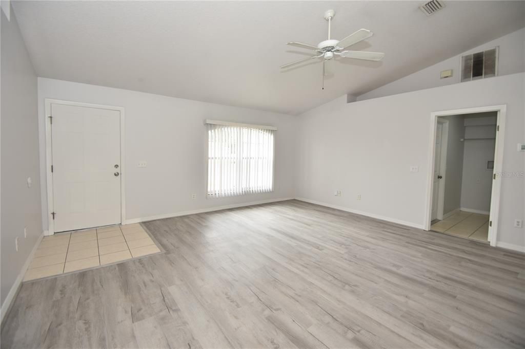 For Sale: $265,000 (3 beds, 2 baths, 1337 Square Feet)