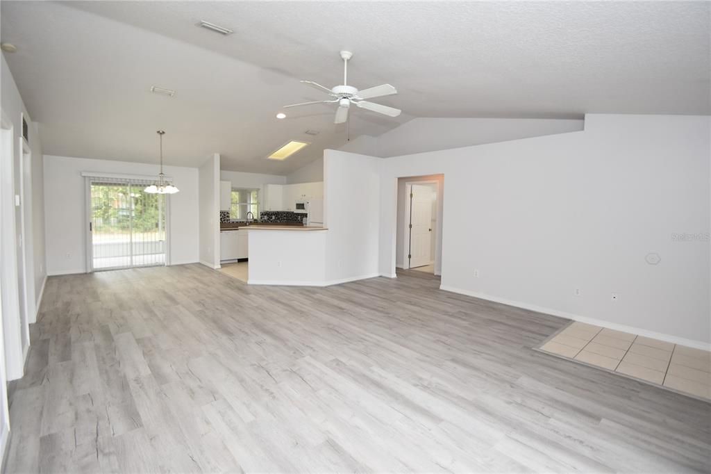 For Sale: $265,000 (3 beds, 2 baths, 1337 Square Feet)