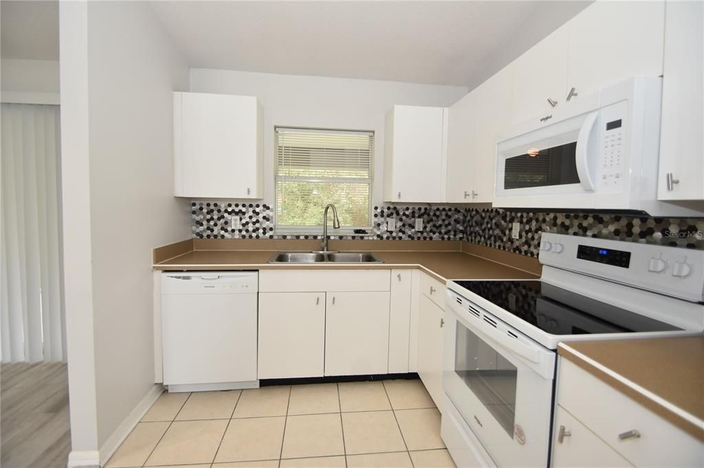 For Sale: $265,000 (3 beds, 2 baths, 1337 Square Feet)