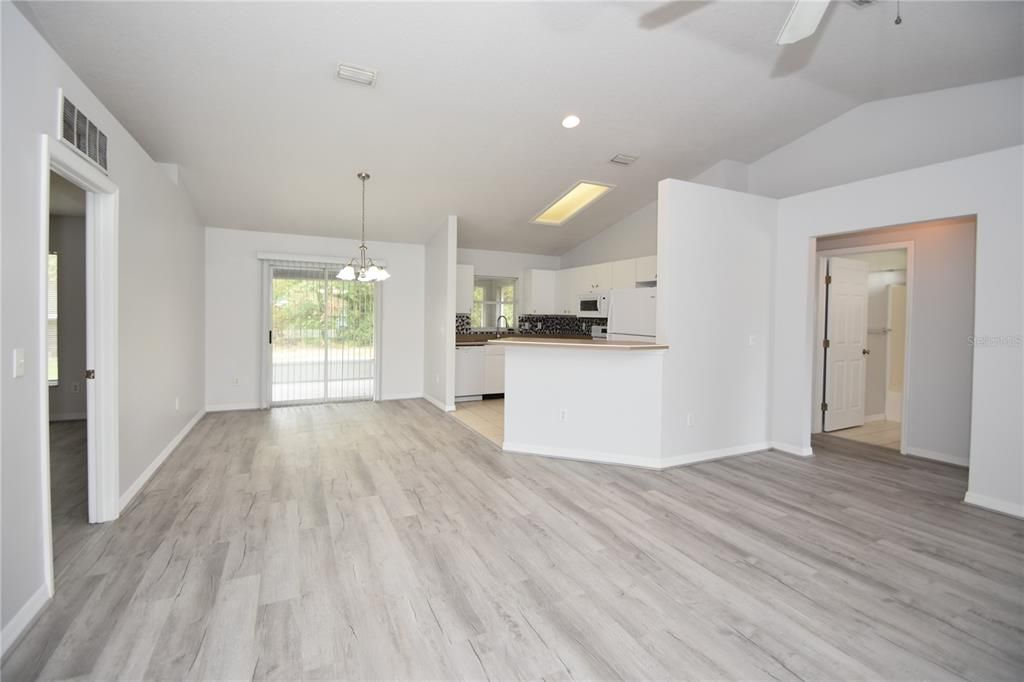 For Sale: $265,000 (3 beds, 2 baths, 1337 Square Feet)