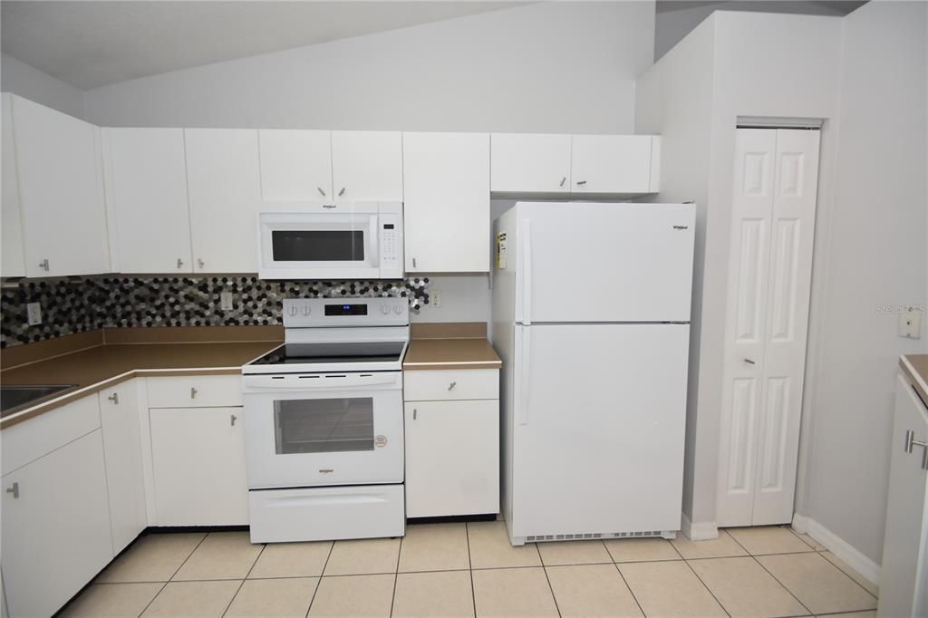 For Sale: $265,000 (3 beds, 2 baths, 1337 Square Feet)