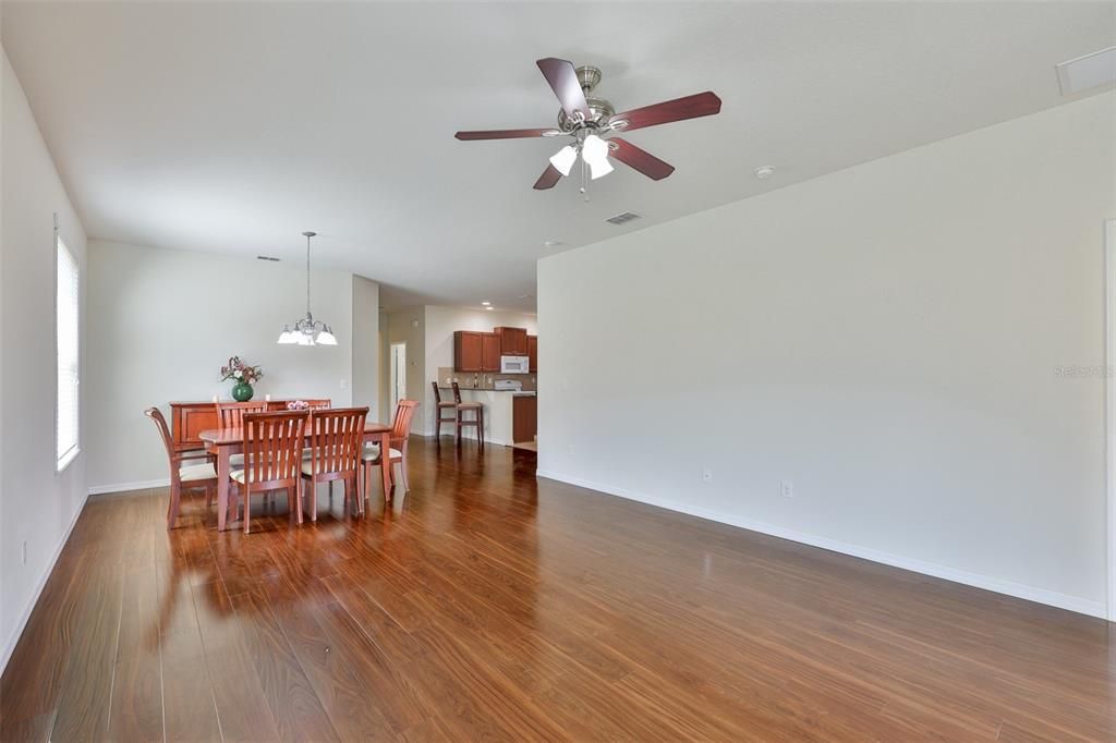 En Venta: $315,000 (3 camas, 2 baños, 1523 Pies cuadrados)