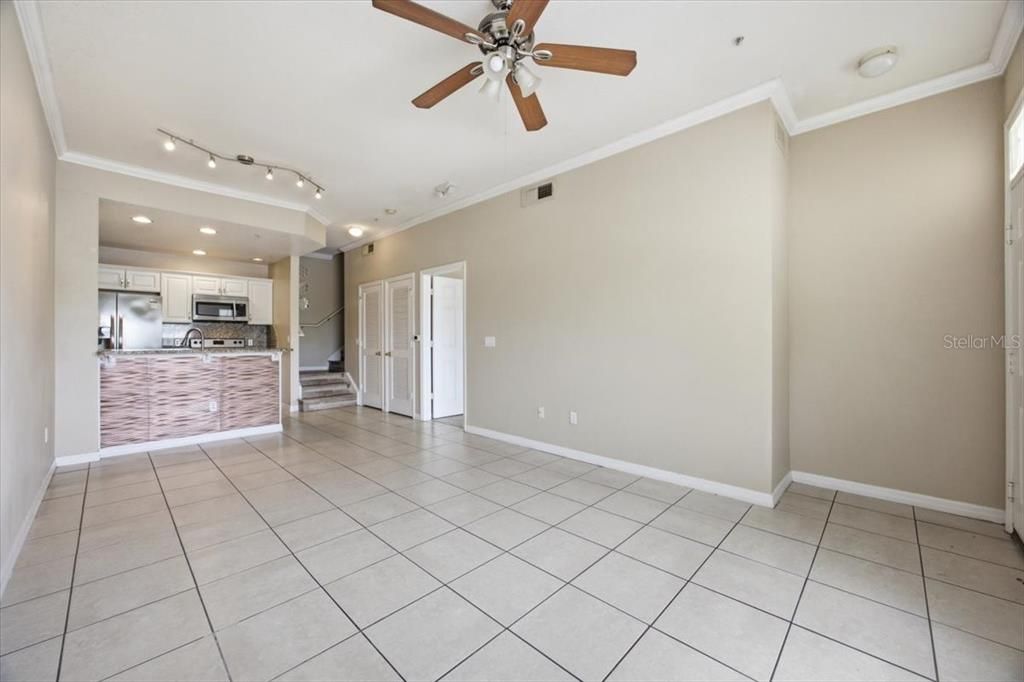 Под контрактом: $1,699 (3 спален, 2 ванн, 1296 Квадратных фут)