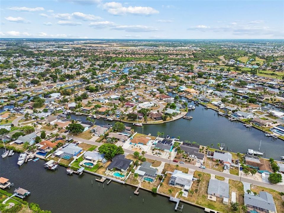 En Venta: $619,900 (3 camas, 2 baños, 1571 Pies cuadrados)