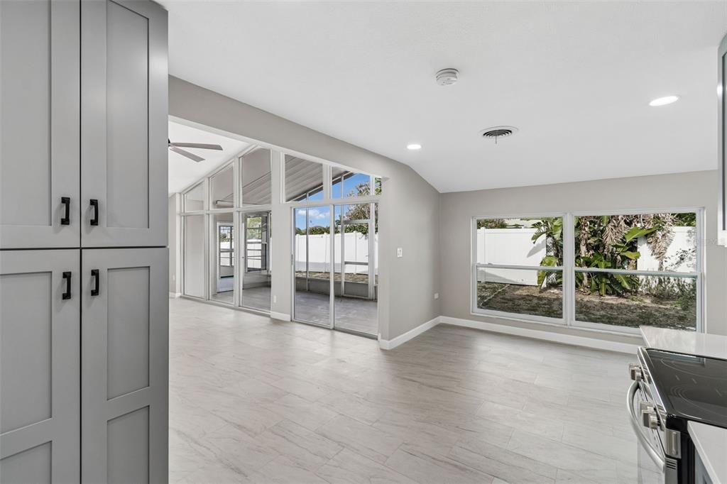 En Venta: $619,900 (3 camas, 2 baños, 1571 Pies cuadrados)