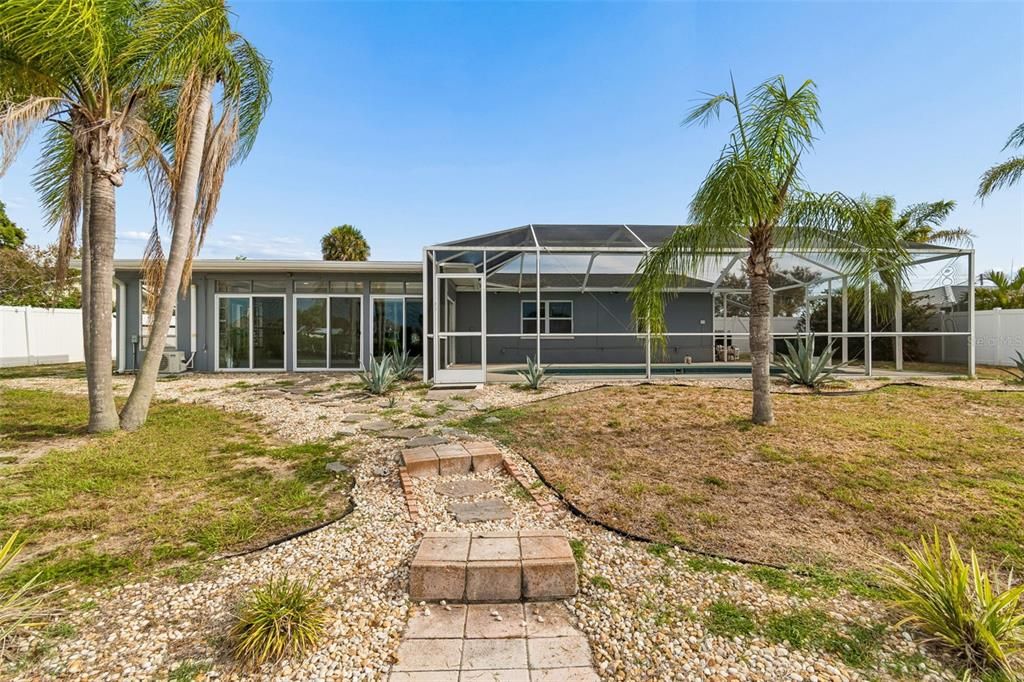 En Venta: $619,900 (3 camas, 2 baños, 1571 Pies cuadrados)